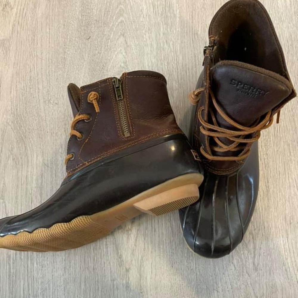 Women’s sperry boots, 10.5 practically brand new